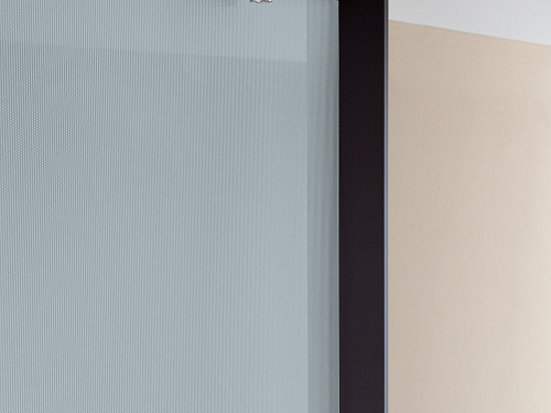 Фрагмент двери Shoin Pivot с полотном из матового стекла, черный профиль